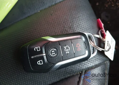 2014 Ford Fusion Energi Titanium z USA, uszkodzony, nr VIN 3FA6P0SU0ER263978